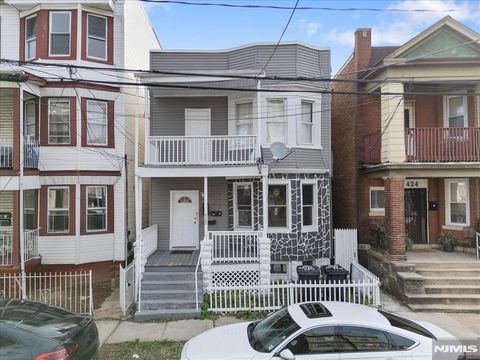 Photo of 422 Jelliff Ave #2, Newark, NJ 07112 (MLS # 25042851)