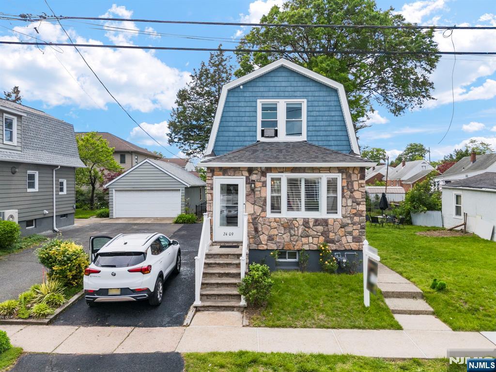 Property for Sale at 2409 Raphael Street, Fair Lawn, New Jersey - Bedrooms: 3 
Bathrooms: 3 
Rooms: 9  - $599,000