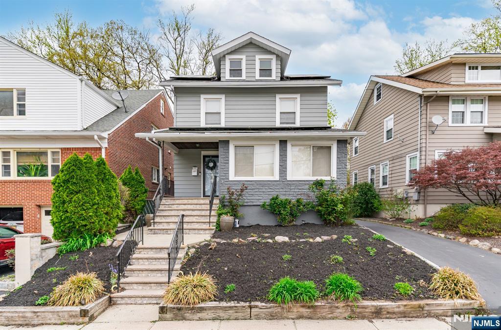 Property for Sale at 39 Boyden Parkway, Maplewood, New Jersey - Bedrooms: 3 
Bathrooms: 2 
Rooms: 5  - $600,000