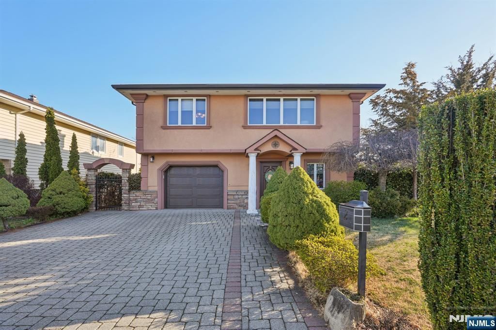 Photo of 2 Ivy Lane, Wallington, NJ 07057 (MLS # 26010178)