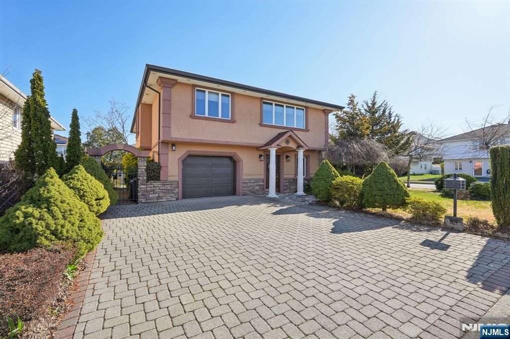 Photo of 2 Ivy Lane, Wallington, NJ 07057 (MLS # 26010178)