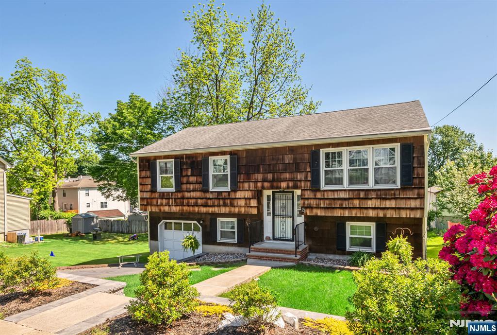 21 Liberty Street, Dover Town, New Jersey - 4 Bedrooms  
2 Bathrooms  
9 Rooms - 