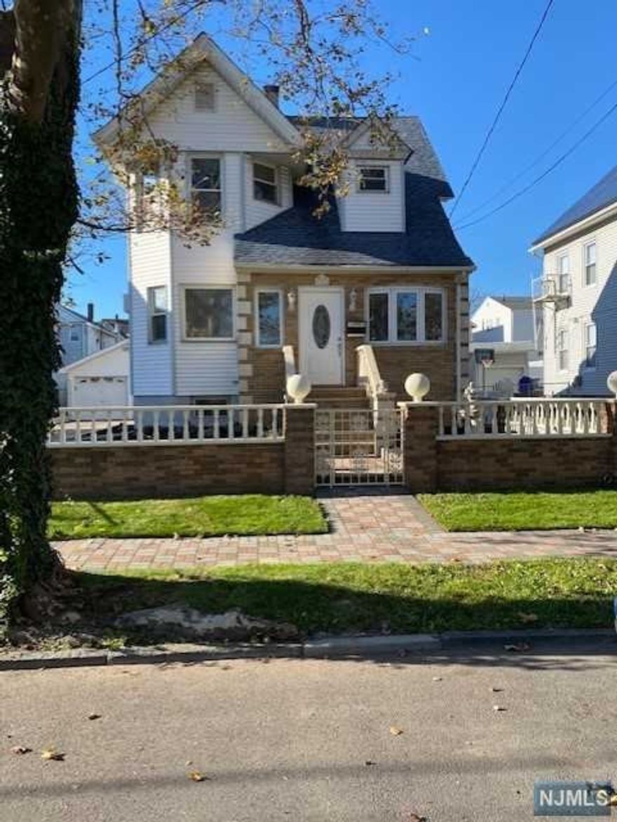 Single Family home located in desirable section of Kearny. 3 bedrooms, 2 full baths, hardwood and new carpets. long driveway with two car garage and plenty of parking close to shopping schools and transportation.