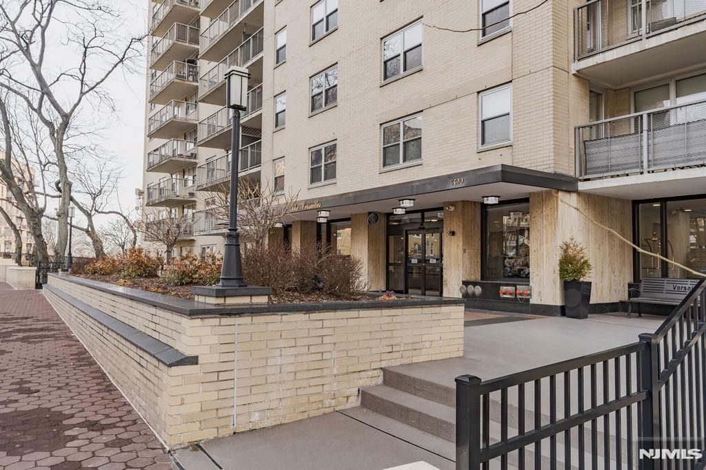 Photo of 6600 JFK Blvd E #10K, West New York, NJ 07093 (MLS # 26009111)