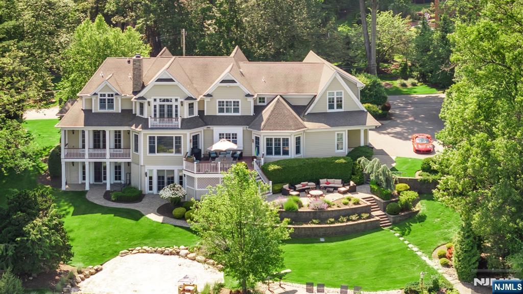 1118 Pines Lake Drive, Wayne, New Jersey - 6 Bedrooms  
6 Bathrooms  
17 Rooms - 