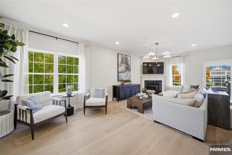 6 Melbourne Drive Oakland NJ 07436