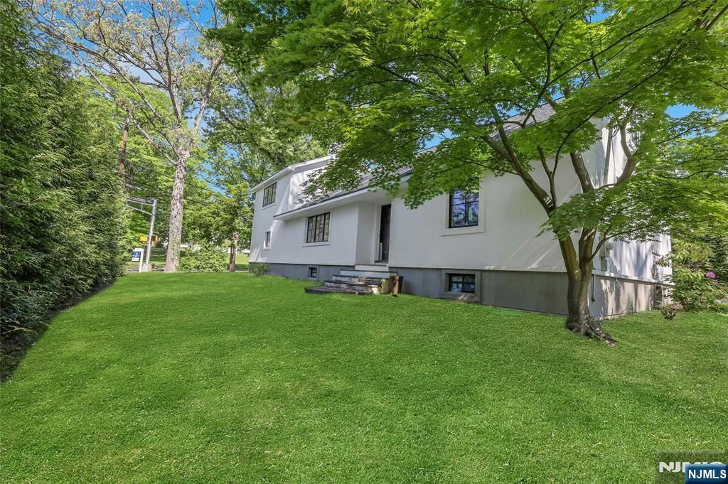 Photo of 259 W Glen Avenue, Ridgewood Village, NJ 07450 (MLS # 26017768)