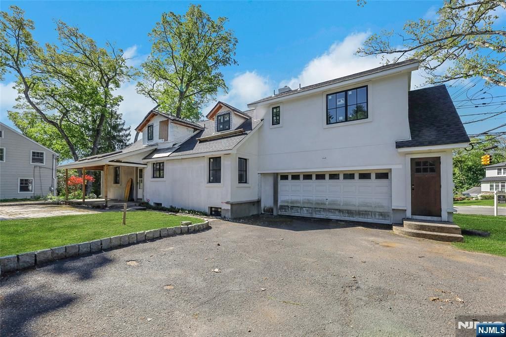 Photo of 259 W Glen Avenue, Ridgewood Village, NJ 07450 (MLS # 26017768)