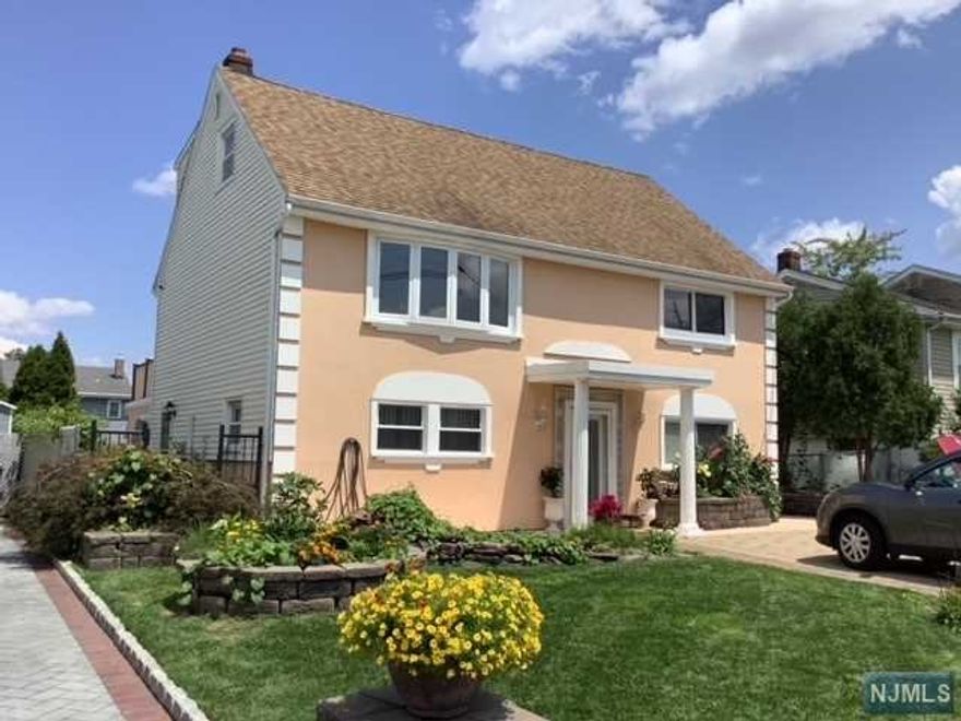 EXTENDED FAMILY WITH SEPARATE ENTRANCES. APPROX. 2400 SQ.FT. HOUSE FEATURES 4 LARGE BEDROOMS, 2 1/2 BATHS, 2ND FL BATH IS MARBLE TILED FLOOR TO CEILING W/JACUZZI BATH. 2 KITCHENS,2 LIVING ROOMS, TWO ELECTRIC HEATED FIRE PLACES, 2 LAUNDRY ROOMS, CENTRAL AIR, GRANITE COUNTERTOPS, BRAZILIAN HARDWOOD FLOORS, SGD LEAD TO DECK, WHICH OVERLOOKS A WELL MANICURED BACKYARD & ABOVE GROUND POOL. PLUS MORE. CLOSE TO NYC BUSES, TRAINS, & ALL MAJOR HIGHWAYS. SELLERS CONTINGENCY TO BUT OR RENT SUITABLE HOUSING.SOLD AS IS.