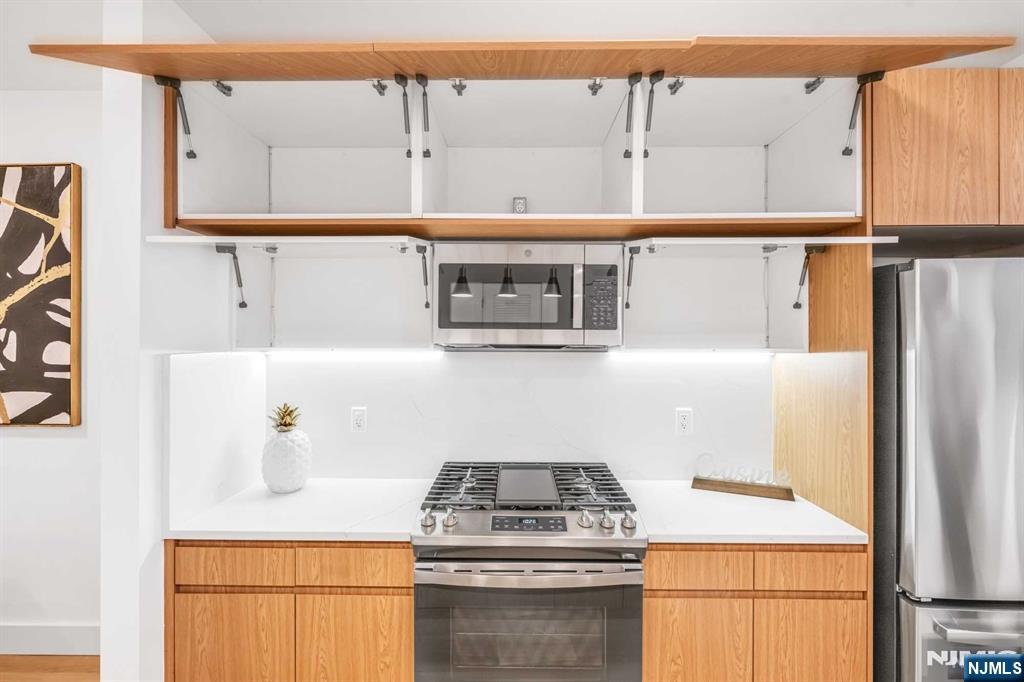 649 38th Street PH505