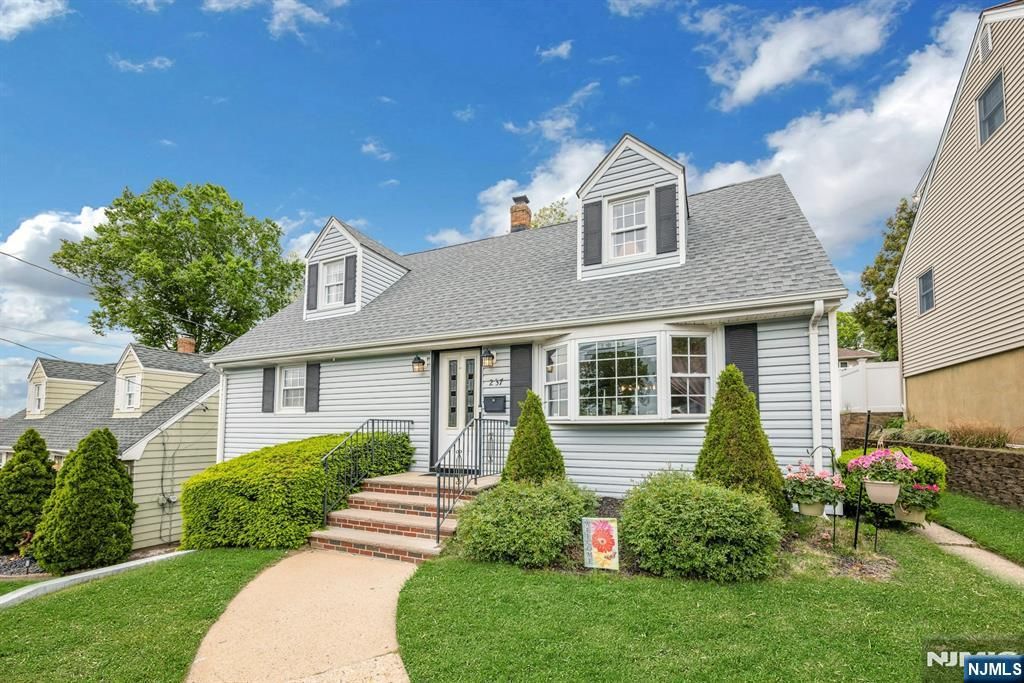 Photo of 237 North Avenue, Wood Ridge, NJ 07075 (MLS # 26016132)
