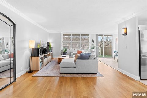 100 Grand Cove Way 3A Edgewater NJ 07020