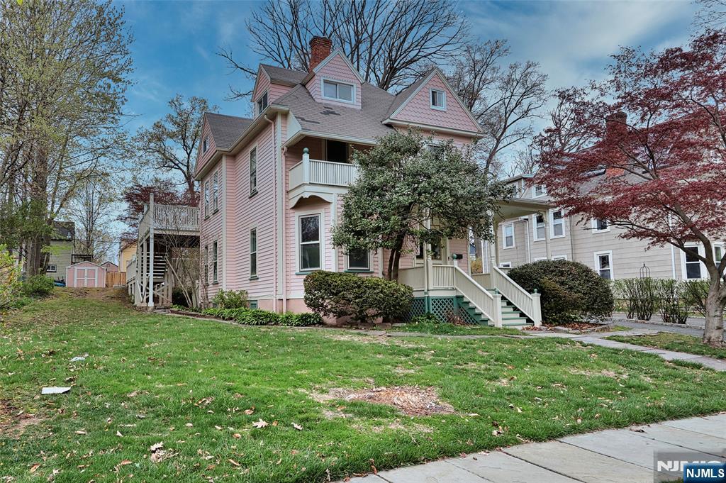 Rental Property at 44 Christopher St 1, Montclair, New Jersey - Bedrooms: 2 
Bathrooms: 1 
Rooms: 6  - $3,500 MO.