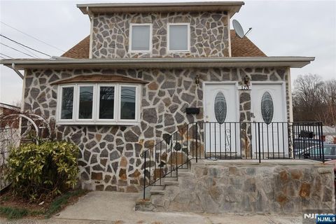 Photo of 173 E 54th St, Elmwood Park, NJ 07407 (MLS # 26000997)