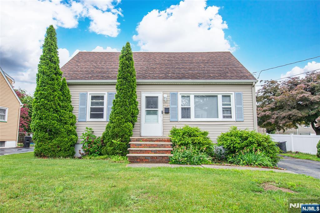 24 Sally Street, Bloomingdale, New Jersey - 4 Bedrooms  
1 Bathrooms  
6 Rooms - 