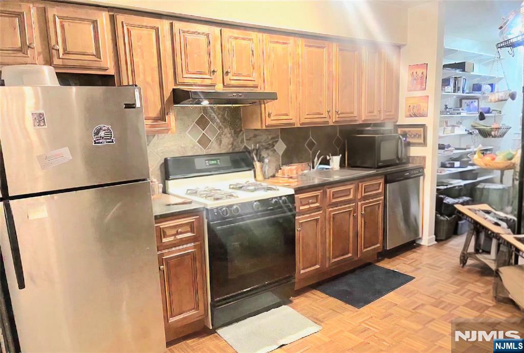 66-68 Edgewater Place A2