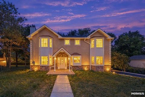 Photo of 418 East Avenue, Northvale, NJ 07647 (MLS # 26019879)