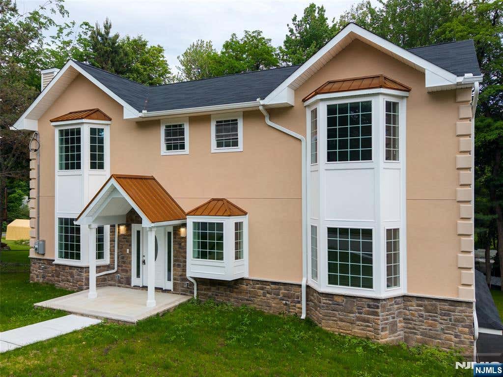 Photo of 418 East Avenue, Northvale, NJ 07647 (MLS # 26019879)