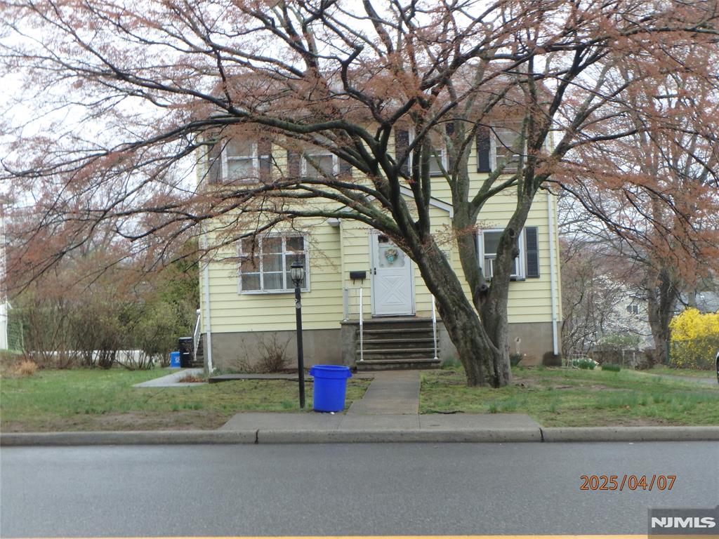 Property for Sale at 106 Jefferson Avenue, Cresskill, New Jersey - Bedrooms: 4 
Bathrooms: 2 
Rooms: 8  - $695,000