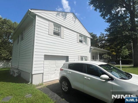 Photo of 2 Deberg Dr, Old Tappan, NJ 07675 (MLS # 26024825)
