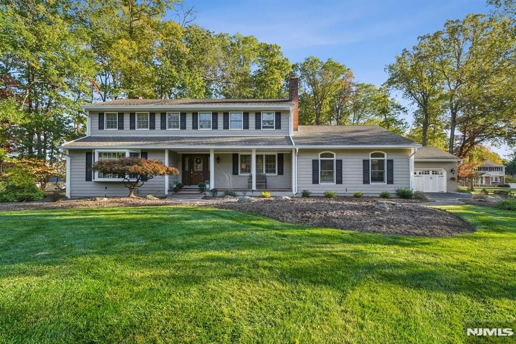 Photo of 5 Glengorra Court, Mahwah, NJ 07430 (MLS # 25037452)