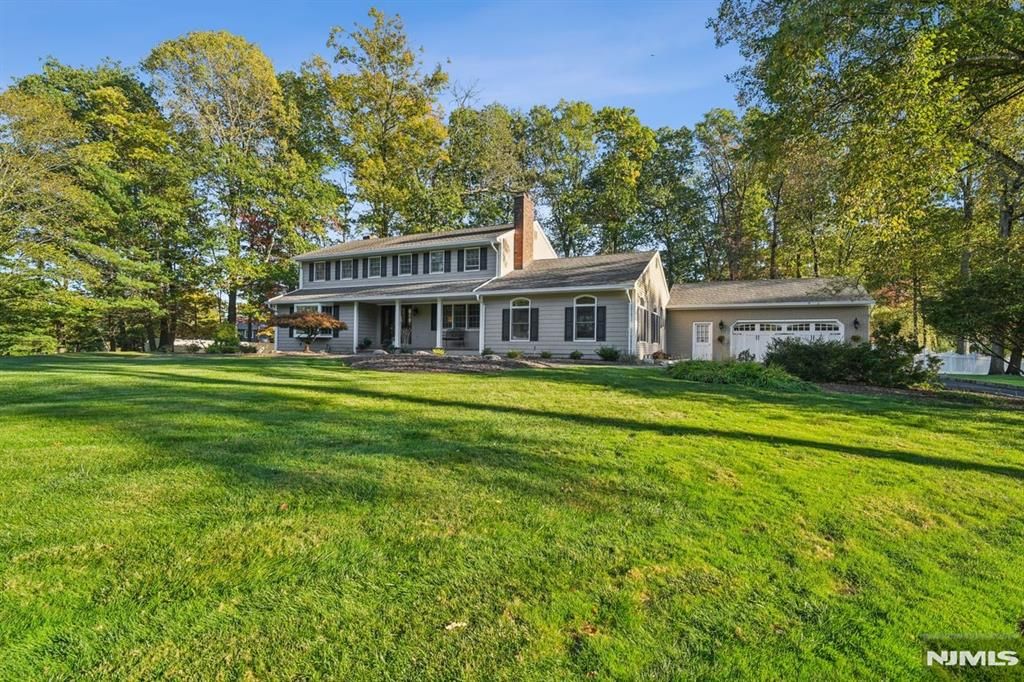Photo of 5 Glengorra Court, Mahwah, NJ 07430 (MLS # 25037452)