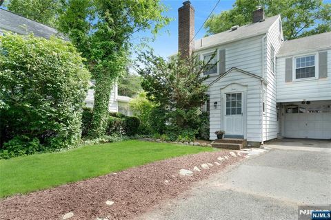 Photo of 12 Bancroft Place, Fair Lawn, NJ 07410 (MLS # 26019020)