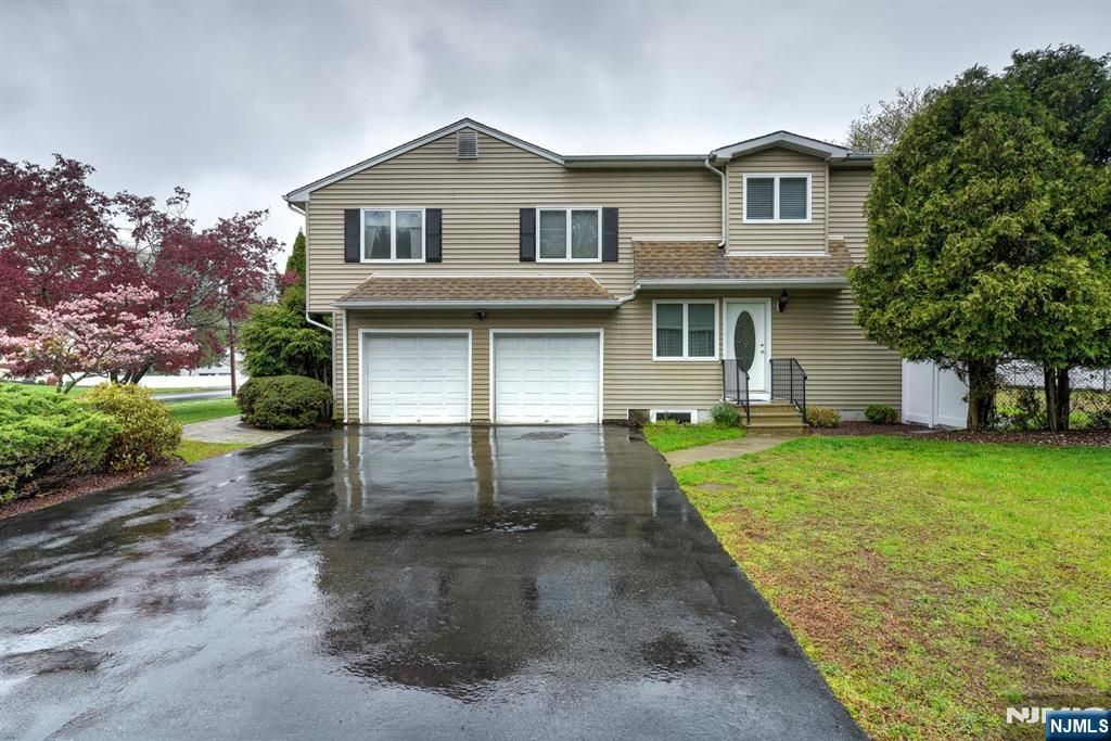 Photo of 52 Ashburn Road, Wayne, NJ 07470 (MLS # 26015165)