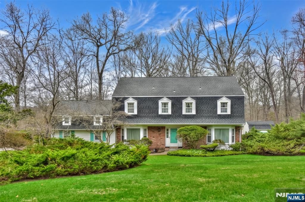 Photo of 19 Aldbury Drive, Upper Saddle River, NJ 07458 (MLS # 26010843)