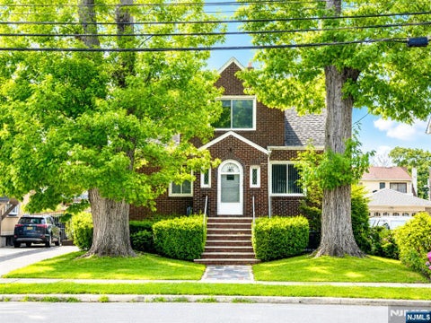 Photo of 1105 Anderson Avenue, Fort Lee, NJ 07024 (MLS # 26028017)