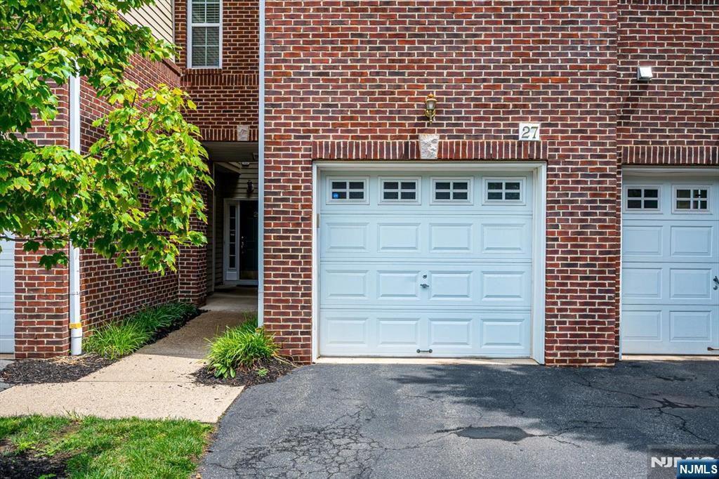 27 Taft Lane