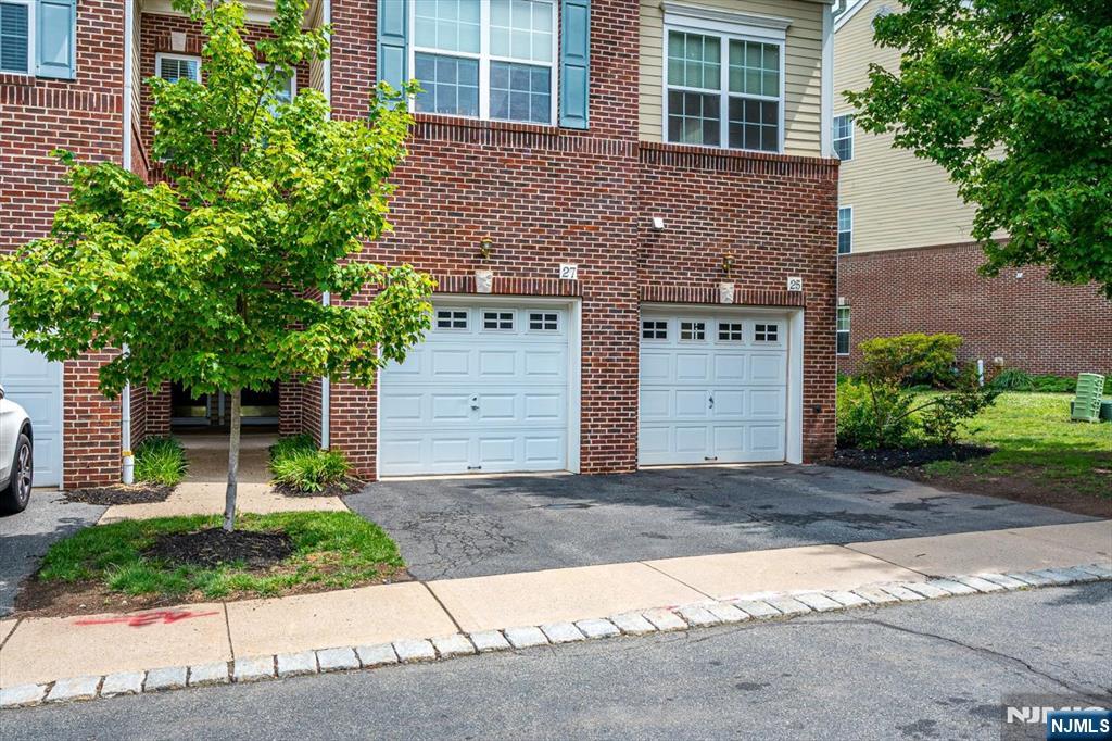 27 Taft Lane