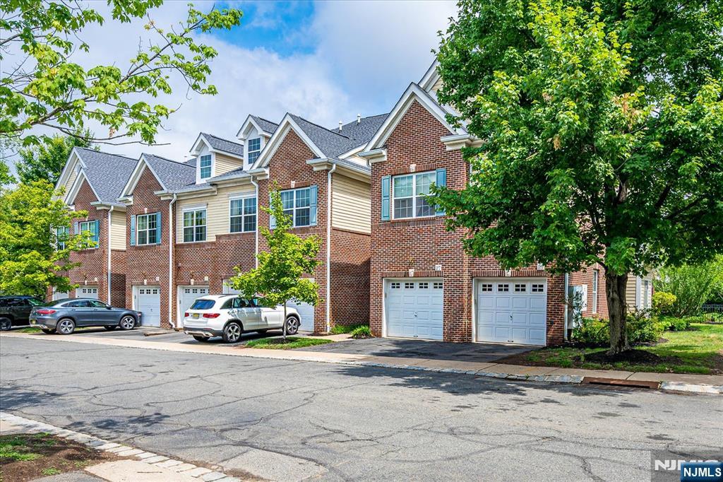27 Taft Lane