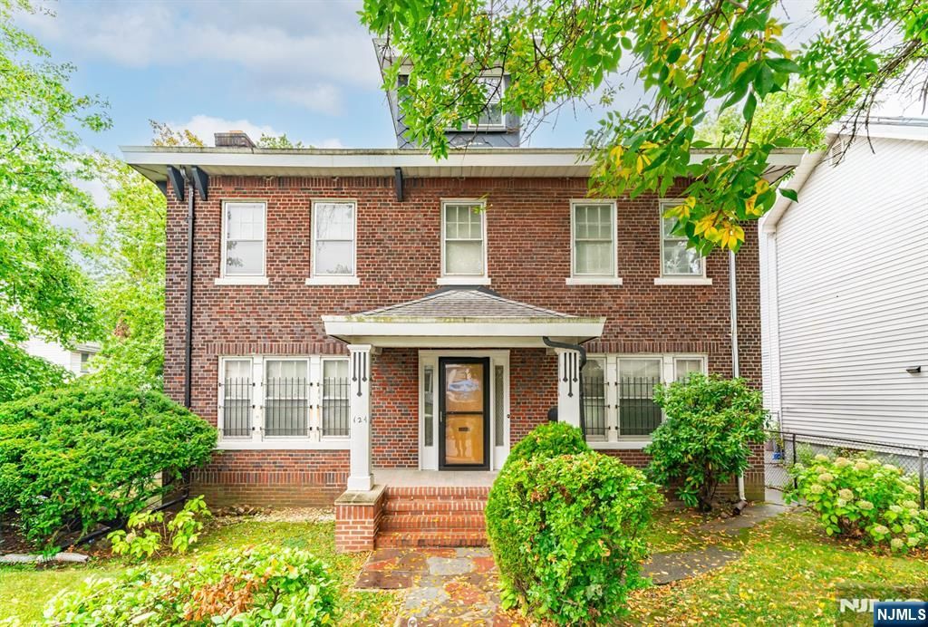 Photo of 124 Vassar Avenue, Newark, NJ 07112 (MLS # 25036187)