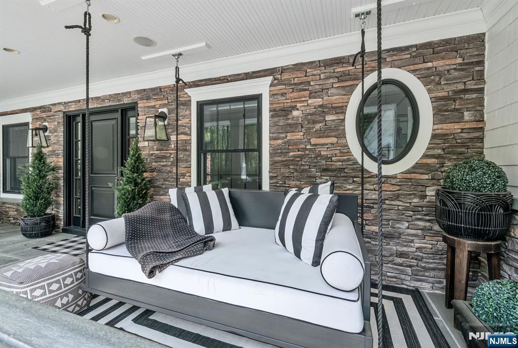 25 Weiss Road