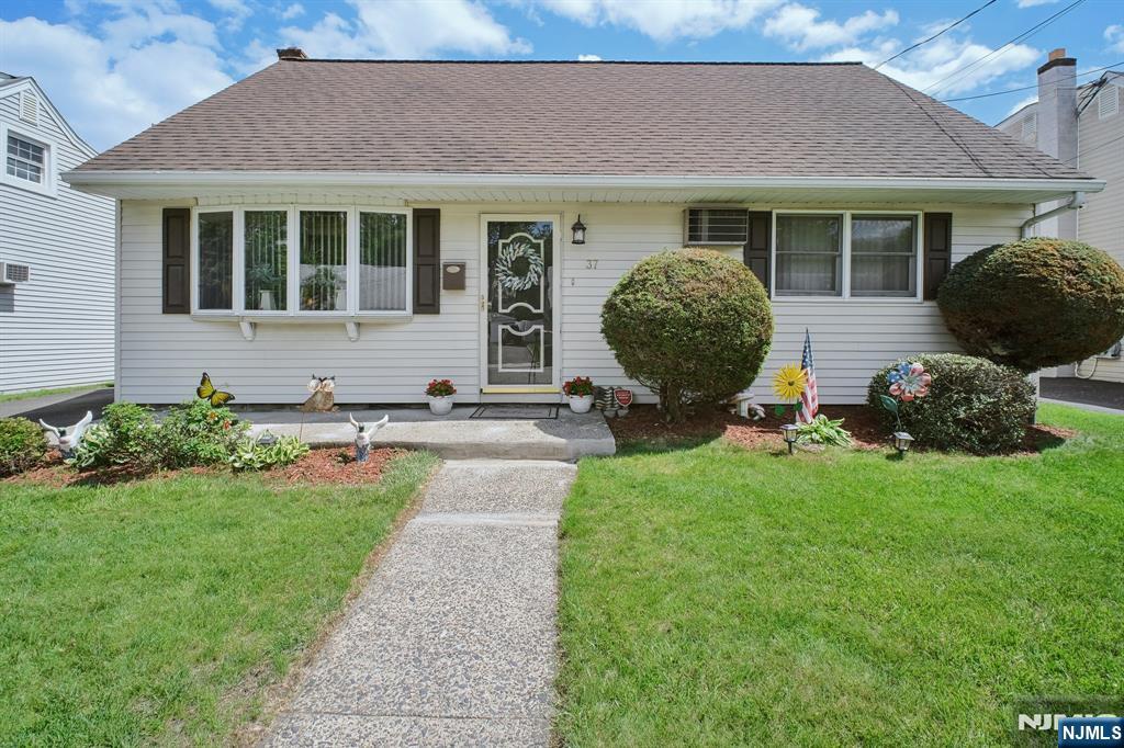 Property for Sale at 37 Greene Avenue, Totowa, New Jersey - Bedrooms: 4 
Bathrooms: 1 
Rooms: 8  - $535,000