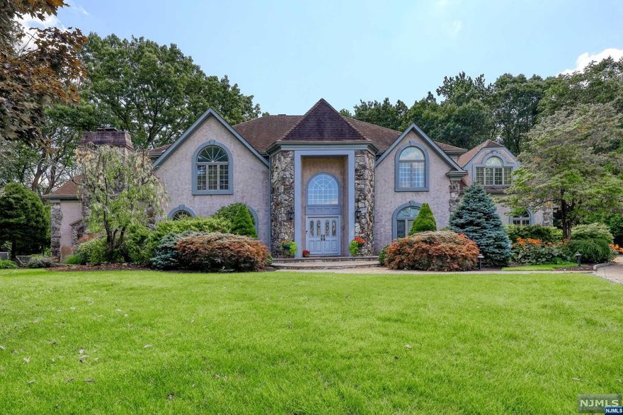 STUNNING CUSTOM BUILD 6,000 SQ FT+ HOME ON A BEAUTIFUL CUL-DE SAC PARK LIKE FLAT PROPERTY WITH GORGEOUS LANDSCAPING IT FEATURES GRAND TWO STORY FOYER WITH A SPIRAL STAIRS TO THE SECOND FLOOR. ONE BEDROOM ON THE FIRST FLOOR, 4 BEDROOMS ON THE SECOND FLOOR OPEN FLOOR PLAN SEAMLESSLY CONNECTS LIVING ROOM ,KITCHEN AND GREAT ROOM HUGE FINISHED BASEMENT HAS EXTRA BEDROOM, BATHROOM AND REC. ROOM HOUSE HAS OVERSIZED 3 CAR GARAGE WITH EV CHARGING CONNECTION.