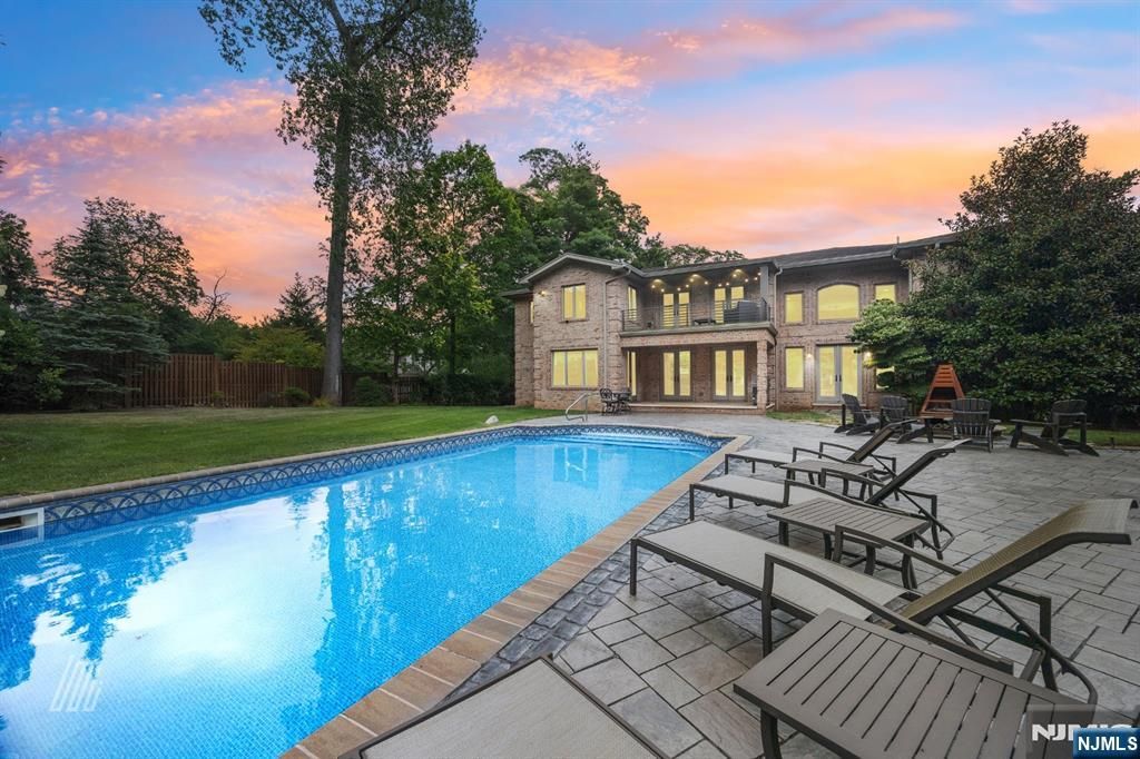 Photo of 17 Jefferson Avenue, Cresskill, NJ 07626 (MLS # 25027939)