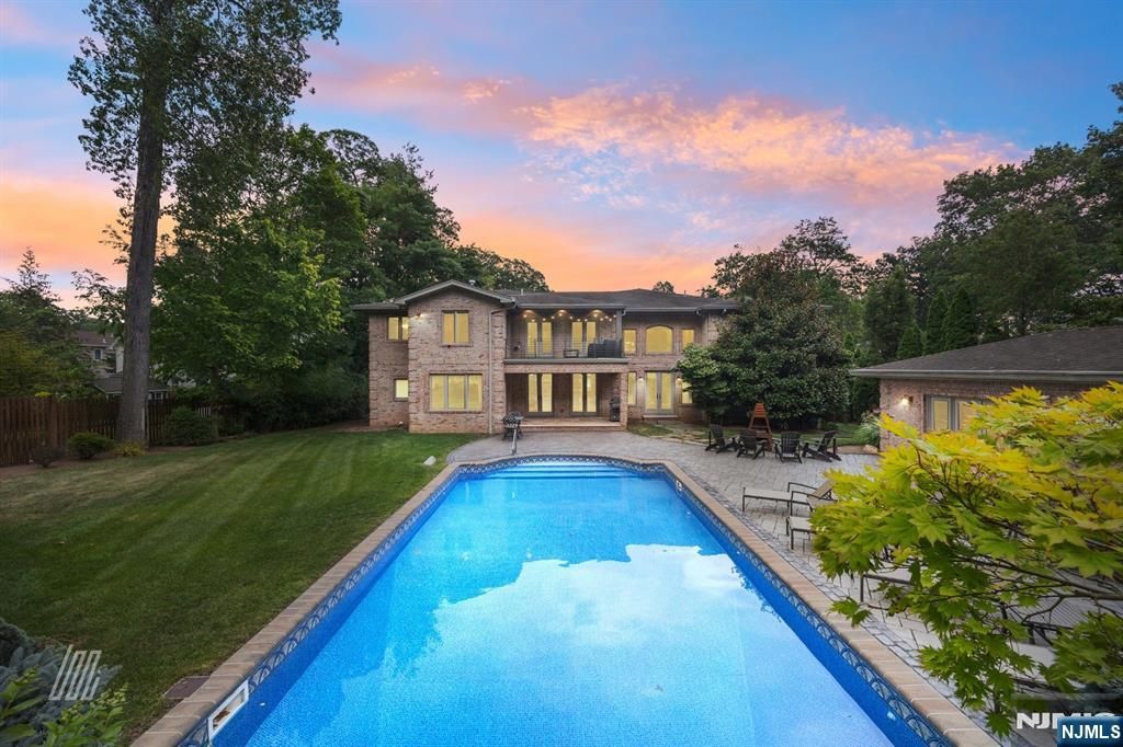 Photo of 17 Jefferson Avenue, Cresskill, NJ 07626 (MLS # 25027939)