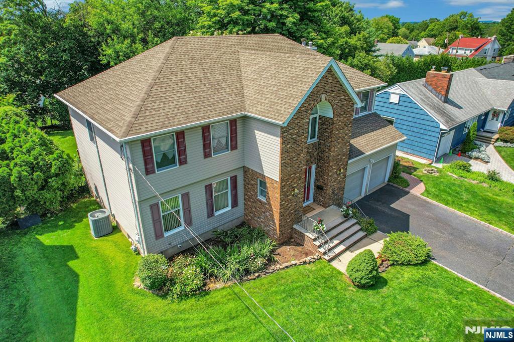 Homes for Sale in Northern NJ | ThisIsRiverEdge.com 885 Summit Avenue