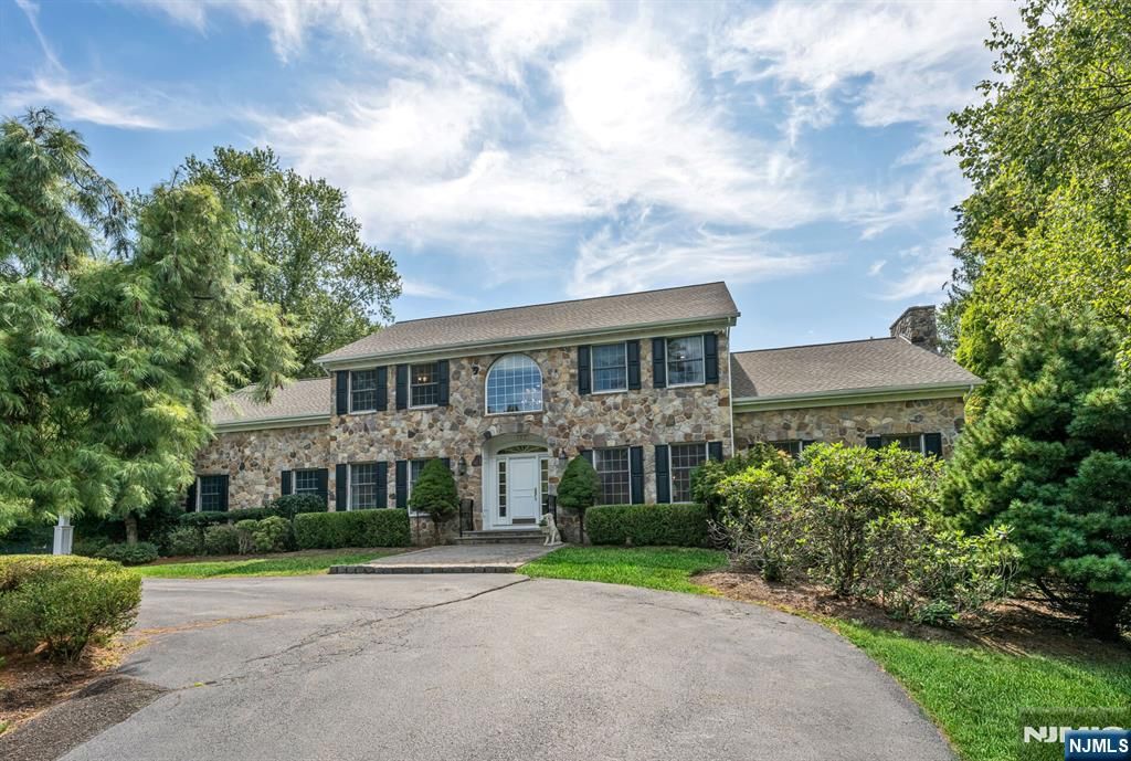 Photo of 193 Pulis Avenue, Franklin Lakes, NJ 07417 (MLS # 25033114)
