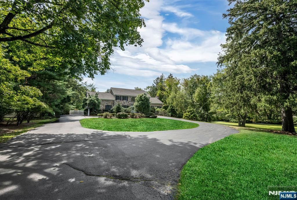 Photo of 193 Pulis Avenue, Franklin Lakes, NJ 07417 (MLS # 25033114)