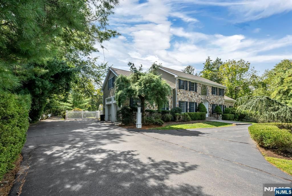 Photo of 193 Pulis Avenue, Franklin Lakes, NJ 07417 (MLS # 25033114)