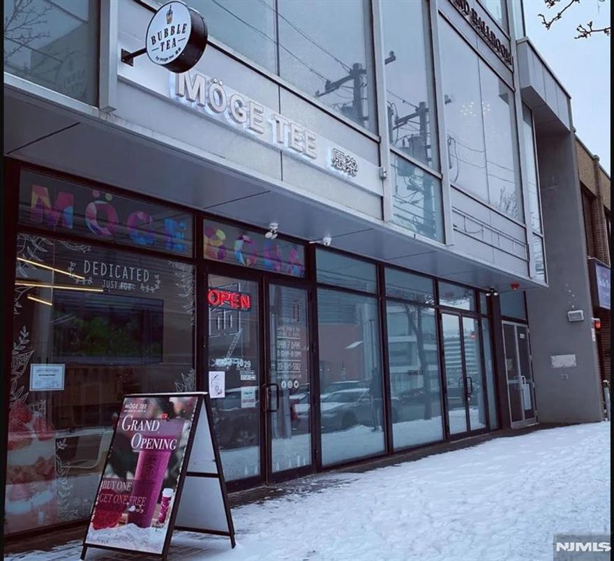 Handcrafted loose-leaf tea brewed fresh daily Premium fresh fruits and high-quality dairy Drinks made to order for maximum quality and taste â€œNew-Style Teaâ€ beverages that emphasize freshness, flavor, and visual appeal Key Highlights Turn-key tea shop with full equipment package Perfect for someone looking to launch their own tea or beverage brand All equipment, fixtures, and systems are already in place Modern build-out with efficient workflow and customer-friendly layout Strong potential for branding, rebranding, or operating independently Suitable for entrepreneurs, investors, or operators seeking a ready-to-run tea, dessert, coffee shop Call or text Listing agent Charles Sohn 631-241-1888