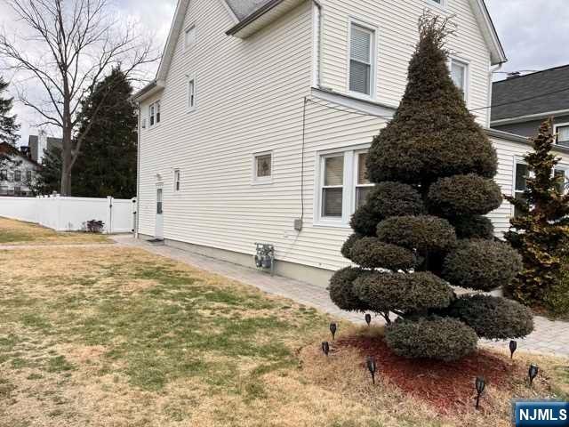 269 Terrace Ave, Hasbrouck Heights, New Jersey - 1 Bedrooms  
1 Bathrooms  
5 Rooms - 