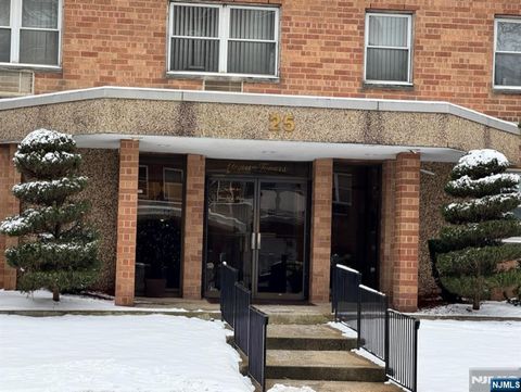 Photo of 25 Jefferson Street #3D, Hackensack, NJ 07601 (MLS # 26000292)