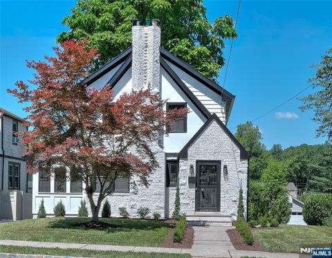 Photo of 35 Sheridan Avenue, West Orange, NJ 07052 (MLS # 26034879)