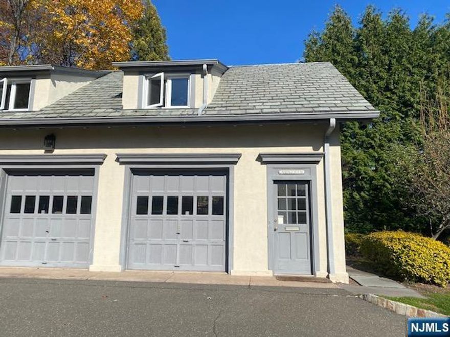 Fabulous and cozy one bedroom carriage house, nestled on a private and secluded setting amongst professional and mature landscape, perched on the mountain. Unit has been renovated, consists of an amazing Living/Dining Rm combo, hardwood floors, Galley type kitchen, One large bedroom, large Full bathroom with tub-shower. Comes with one dedicate parking spot outside, washer-dryer on property. NO Pets Please - Firm - Available Jan 1