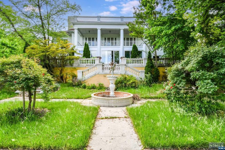 The Edgecroft Mansion and Gardens is situated on an acre overlooking the Hackensack valley and the ridge of the palisades in the distance. A truly unique home and setting with terraced gardens, swimming pool and pool house and a 3 bay carriage house with a large studio apartment above. This is a rare chance to live in gilded age grandeur. An easy commute to NYC and all North jersey.