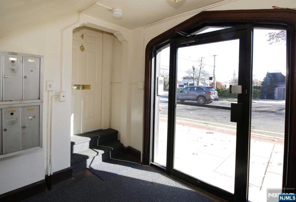 54-56 Oak Street 3